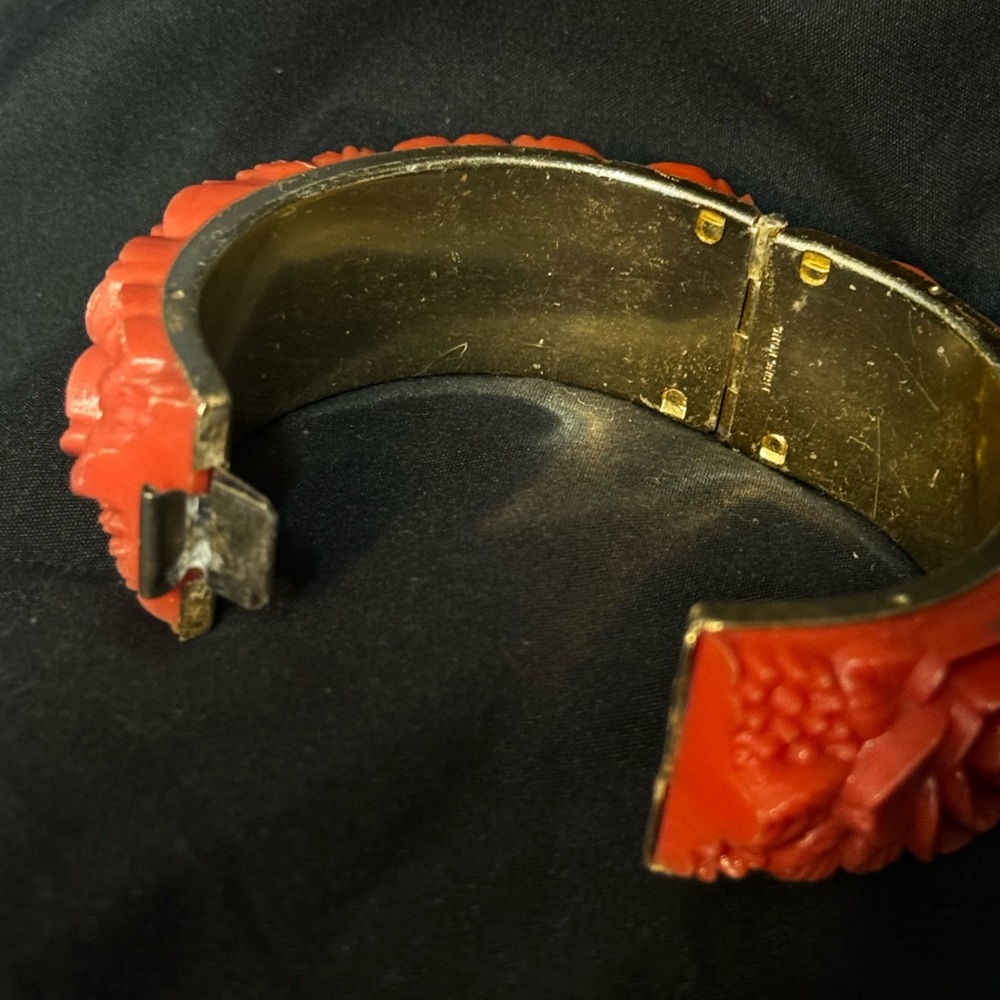 Amazing vintage cuff bracelet made in Hong Kong - Picture 2 of 4